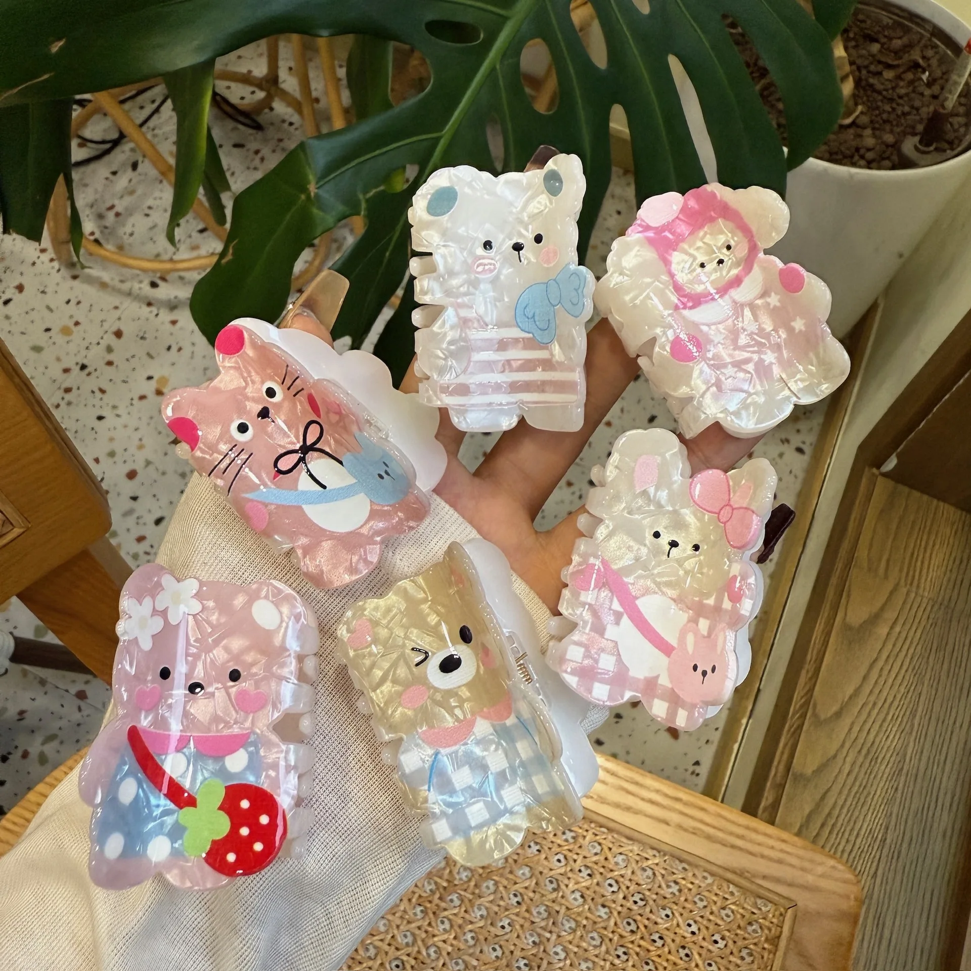 

Новая милая акриловая захват для волос с мультяшными животными