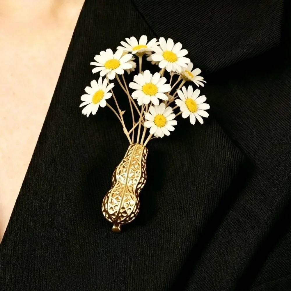 Vintage Hollow Design Vase Brooch Vase Shape Dried Flower Holder Lapel Pin Creative Flower-Insertable Brooch Suit Decor