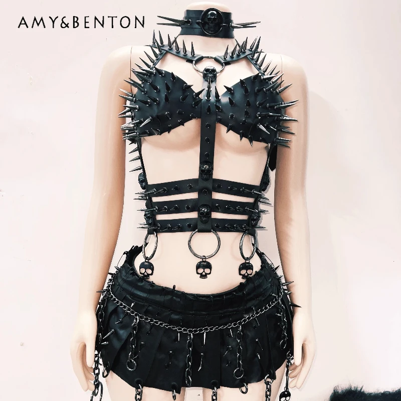 

Gothic Dark Rivet Heavy Metal Hollow Out Punk Women's Vest Original Design Rock New Sweet Cool Versatile Pleated Skirt Set Girl