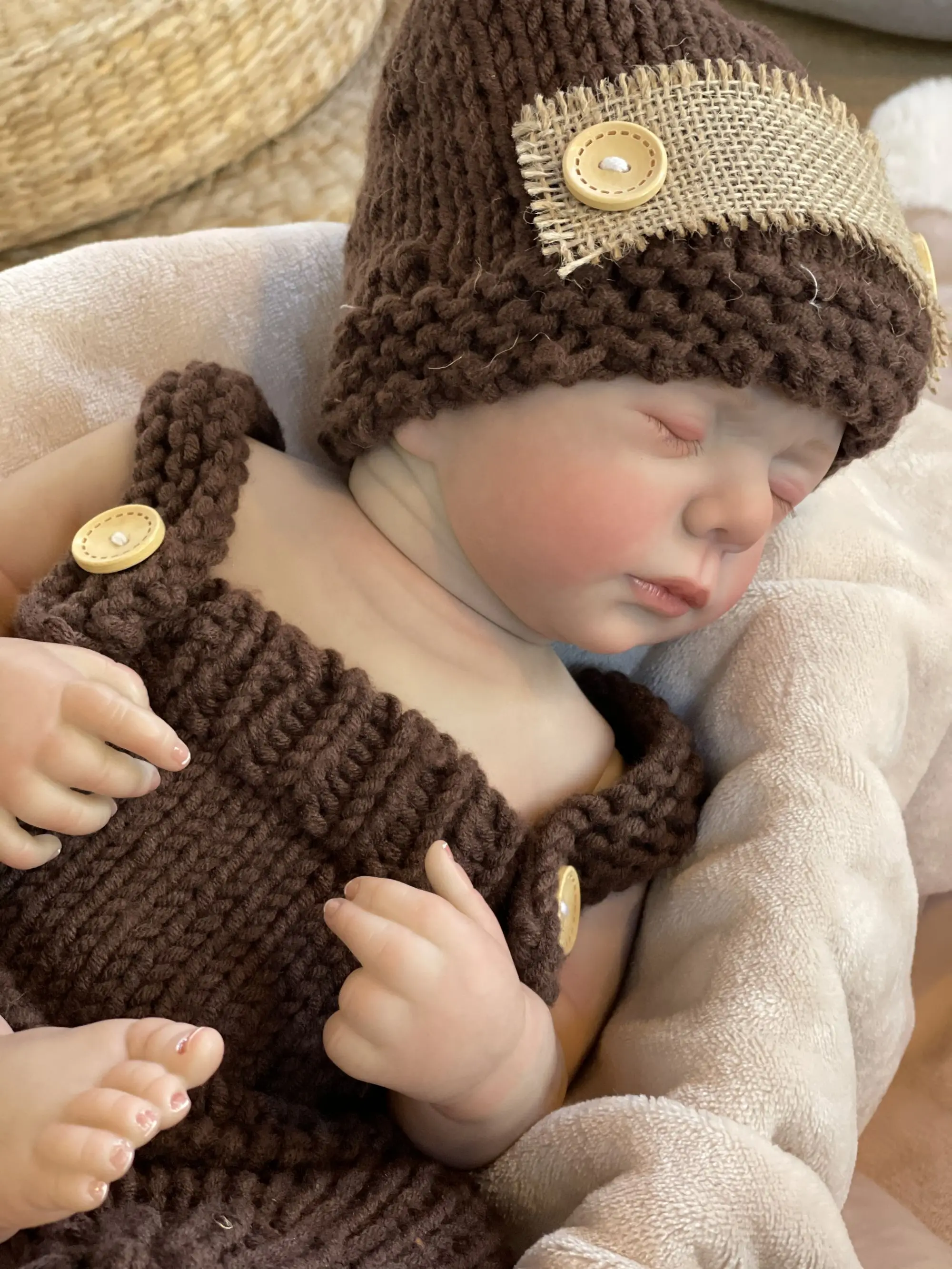 1PC 48cm/19-inch Washable Vinyl Reborn Doll Lifelike Painted Skin Realistic Anatomically Accurate Doll Toy Gift