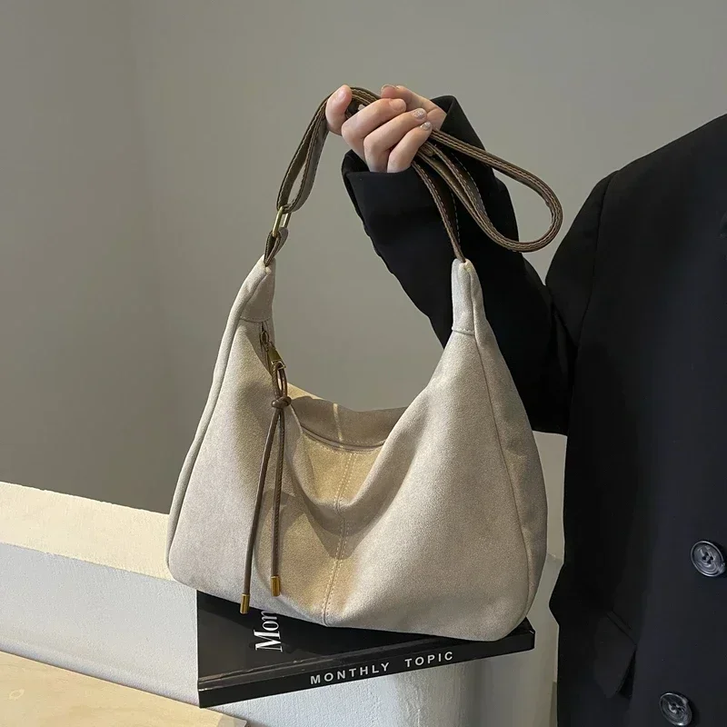 Borsa Tote con cerniera di alta qualità retrò di grande capacità 2024 borsa a tracolla per il tempo libero della borsa da donna sotto le ascelle con filo per cucire di nuova moda