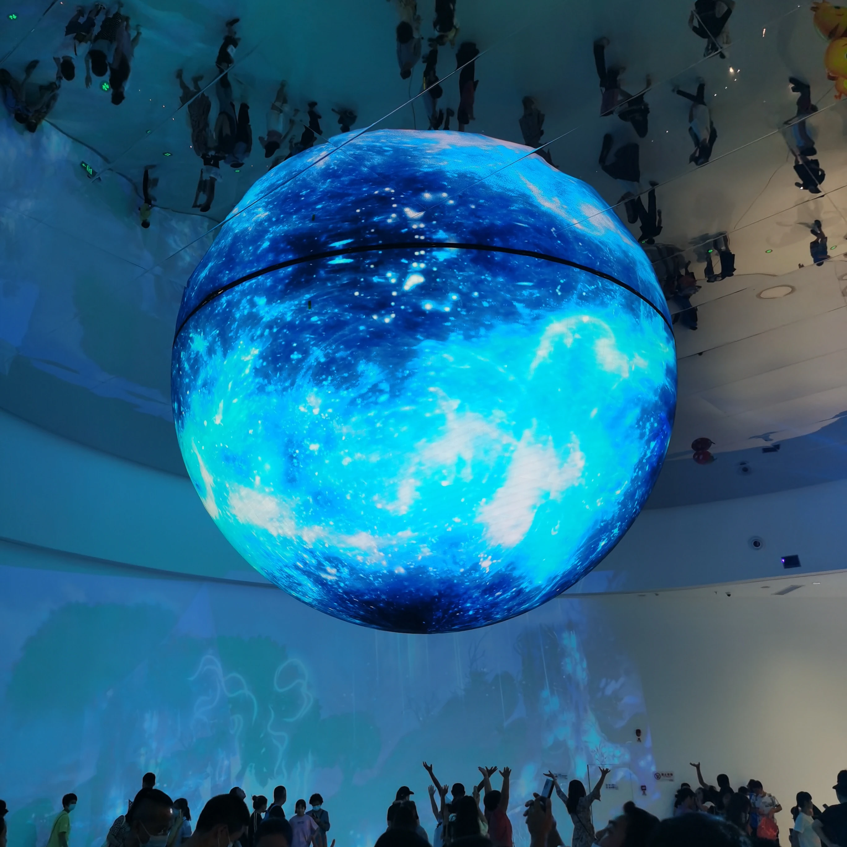 P2.5 3d Led Ball Display Screen, Flexible Round Video Ball Screen for Indoor Outdoor Creative Advertising