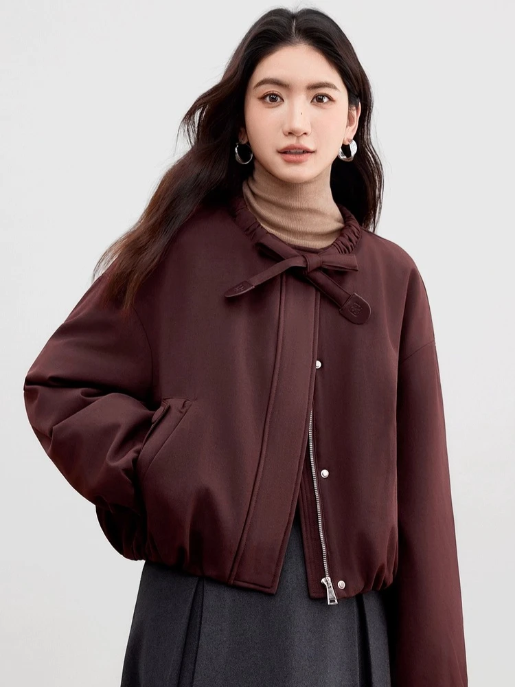 سترة نسائية قصيرة من SENTUBILA موضة شتاء 2025 معاطف جديدة فضفاضة برقبة دائرية وسحاب للجيب ملابس خارجية أنيقة للتنقل W54YC2031