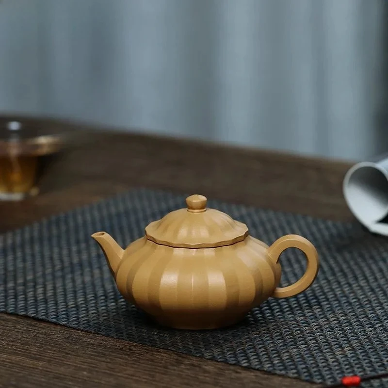 

250ml Retro Yixing Purple Clay Teapots Handmade Flower Petal Pot Raw Ore Section Mud Kettle Chinese Zisha Tea Set Drinkware Gift