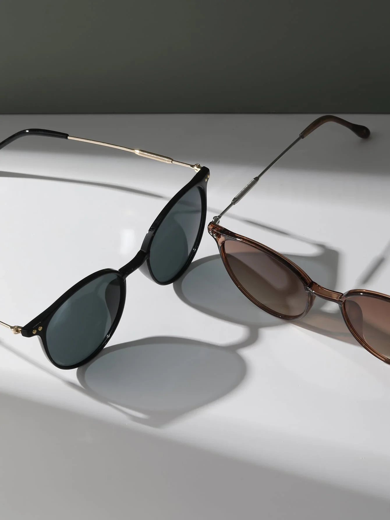 

2 Pairs Vintage Rivet Detail Sunglasses For Women Fashion Round Oval Beach Travel Accessories