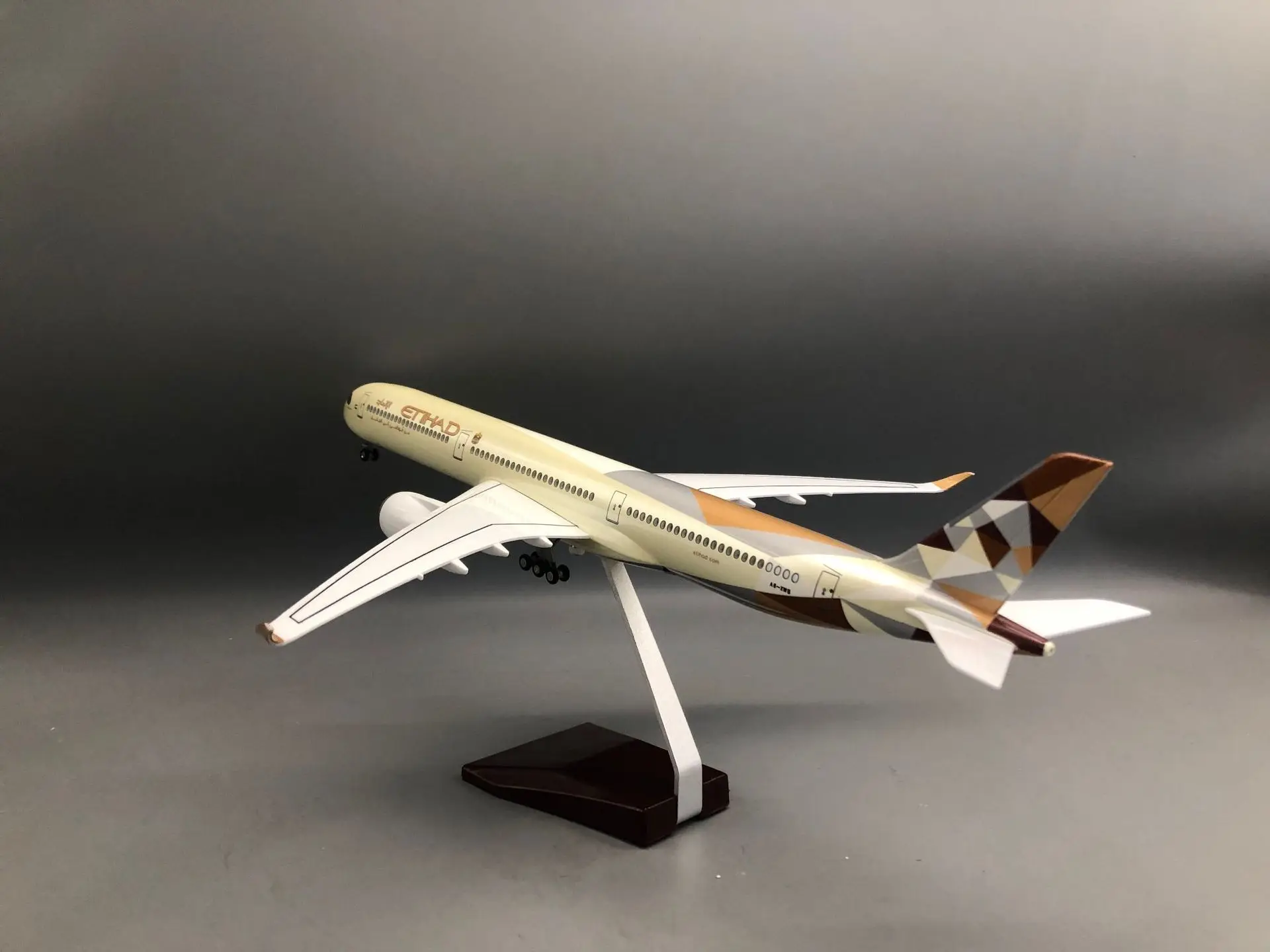 47cm Etihad Airways A350-1000 Resin Airplane Model 1/157 Scale Aircraft Diecast With Landing Gear For Aviation Collection Gifts