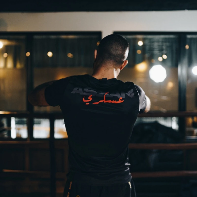 Men's ASKARI Arabic Letter Graphic T‑Shirt Black Quick Dry Short Sleeve Gym Fight Training Y2K Oversized Loose Athletic Tops