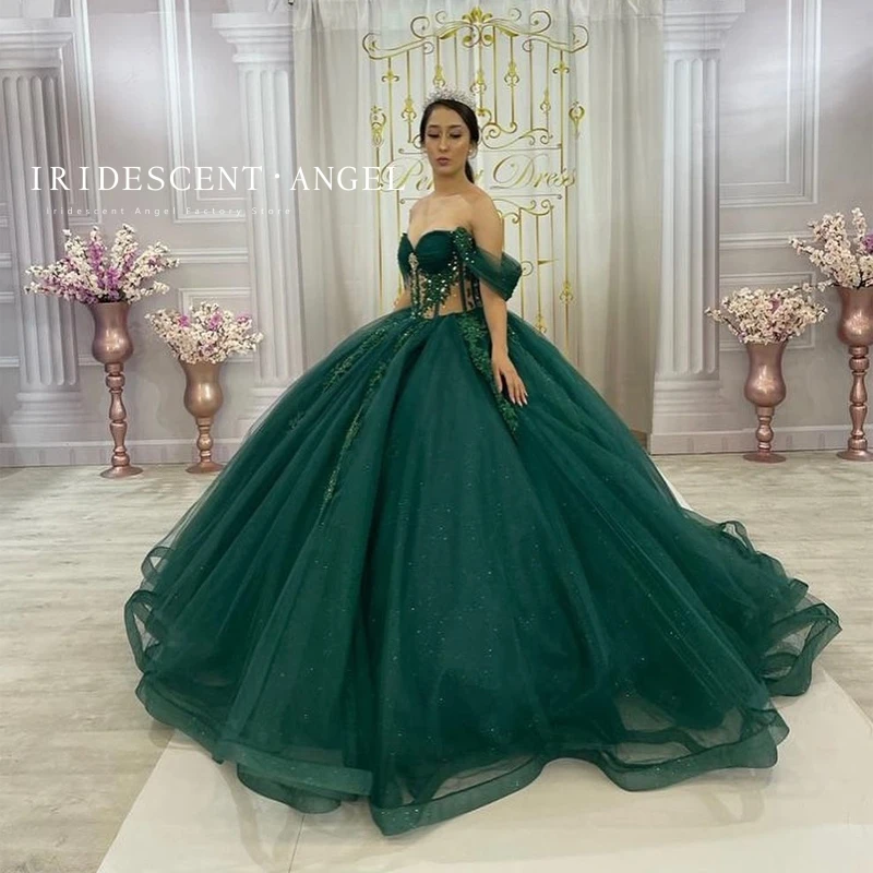 Iridescent Glittering Emerald Green Ball Gown 15 Year Old Sexy Quinceanera Dresses With Appliques Beaded Celebrity Party Gowns