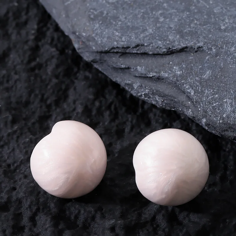 

Forest style sweet temperament small fresh color dripping oil bean earrings high-end light luxury niche personality INS earrings