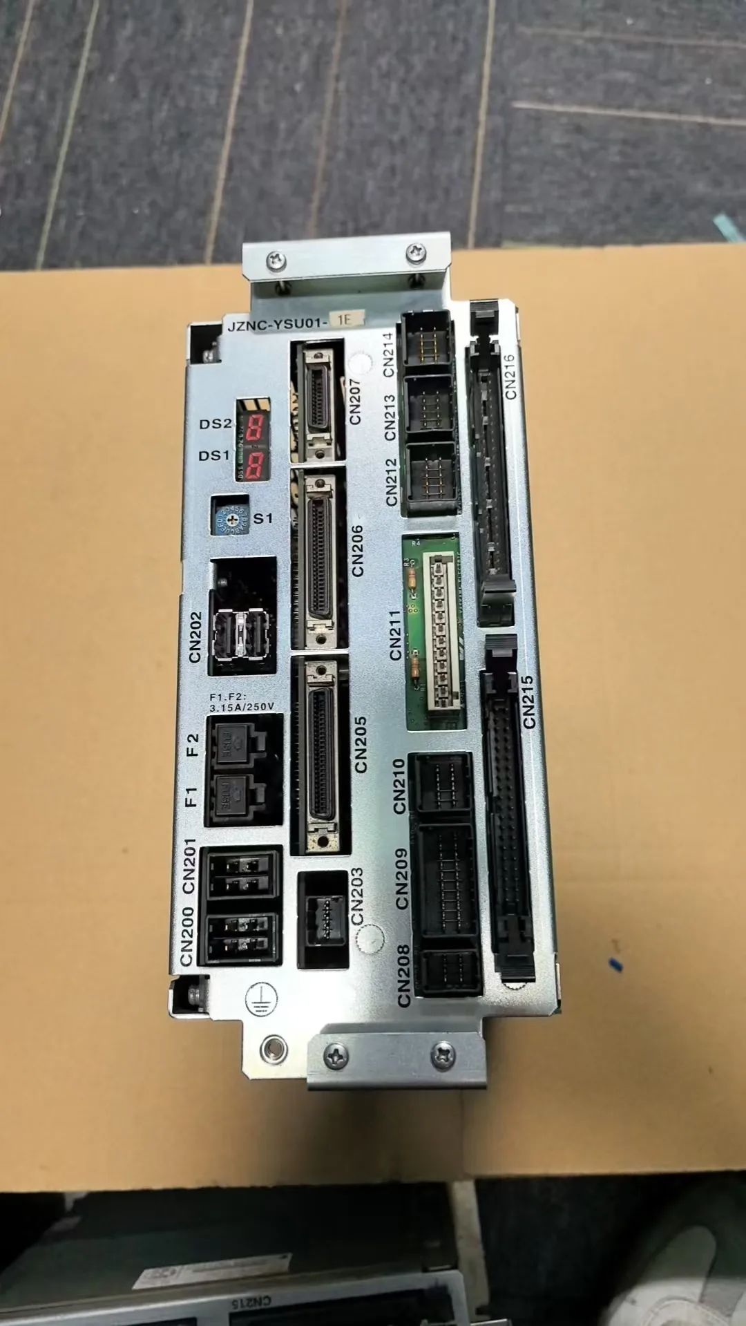 

Оригинальные аксессуары для роботов JZNC-YSU01-1E DX100 для YASKAWA