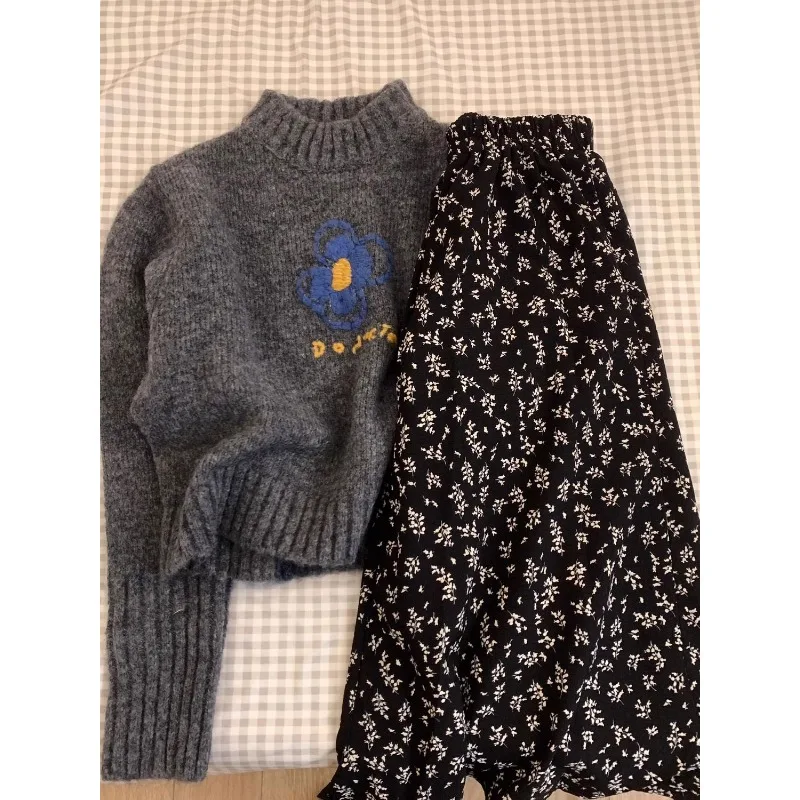 

Half Turtleneck Sweater for Women Autumn and Winter Outer Wear Lazy Style Flower Embroidered Short Sweater