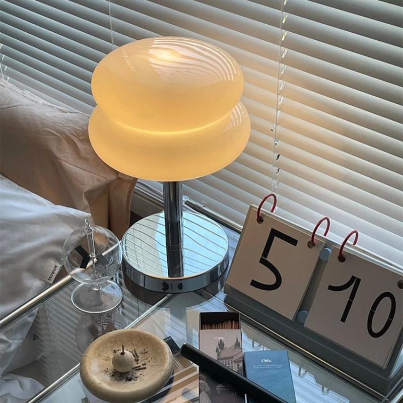 Imagem -04 - Minimalista Mushroom Bedside Mushroom Lamp Nordic Postmodern Hamburger Butter Table Lamp Decoração do Quarto Estética Table Lamp