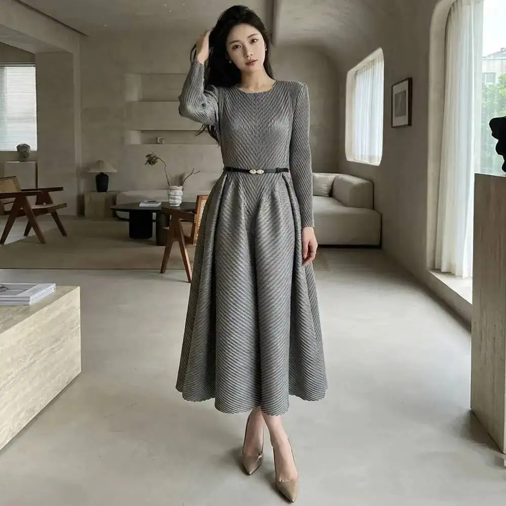 Plissiertes High-End-Kleid für Damen, runder Kragen, Taillenband-Design, elegante, langärmlige Damenbekleidung, schick, neu, 271TU