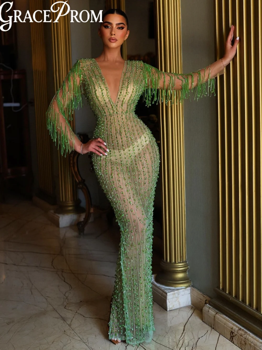 

Green Glamorous Crystal Evening Dress Luxury Sparking Tassel Wedding Party Gown Customized Sexy Vneck Illusion Banquet Gowns