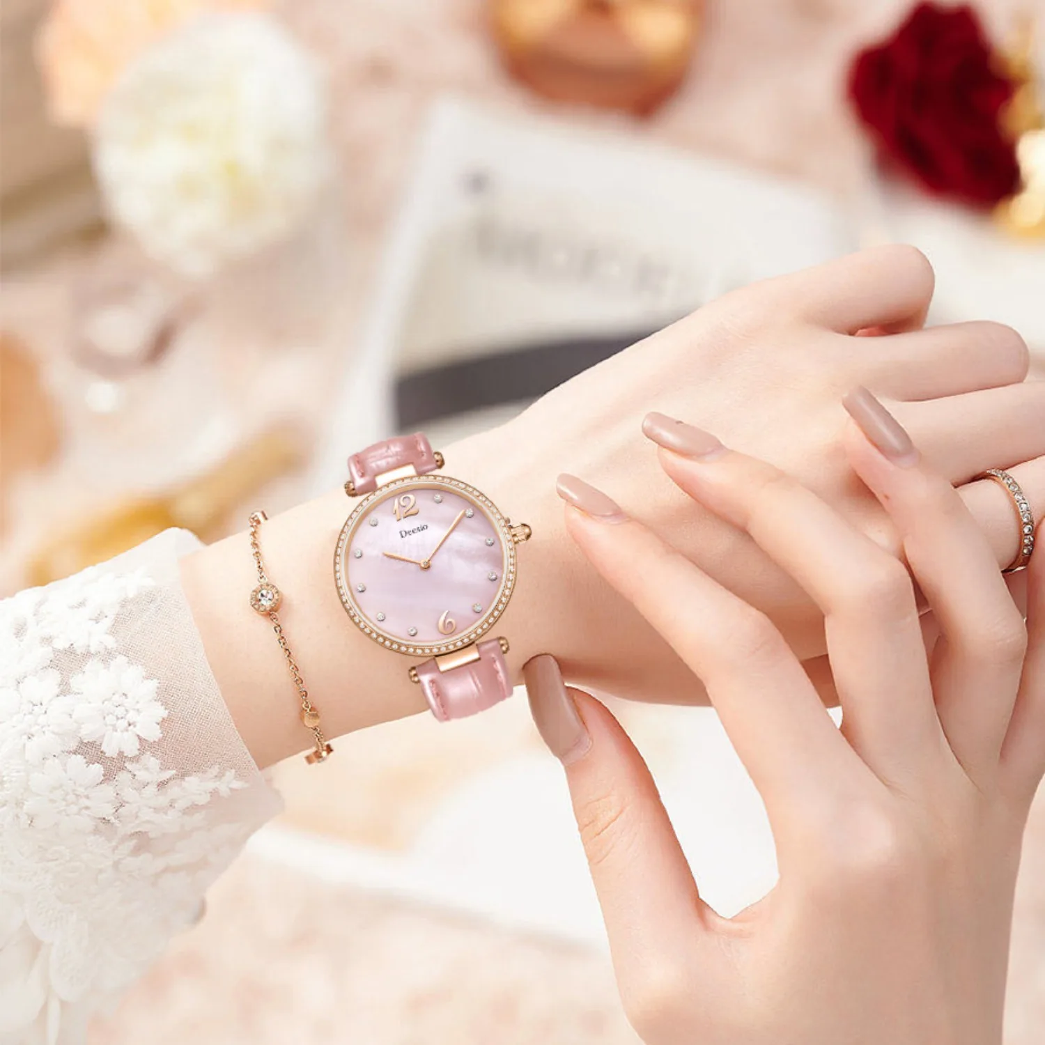 ساعة كوارتز نسائية عصرية وبسيطة وأنيقة من Deesio مصنوعة من مادة الفولاذ المقاوم للصدأ 316L، مقاومة للماء وعالية الجودة