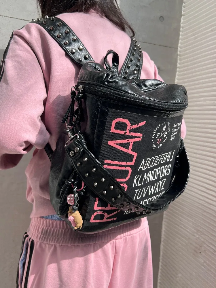 mochila-con-estampado-del-alfabeto-britanico-para-mujer-original-hecha-a-mano-estilo-y2k-oscuro-punk-ligero-con-remaches-para-la-calle