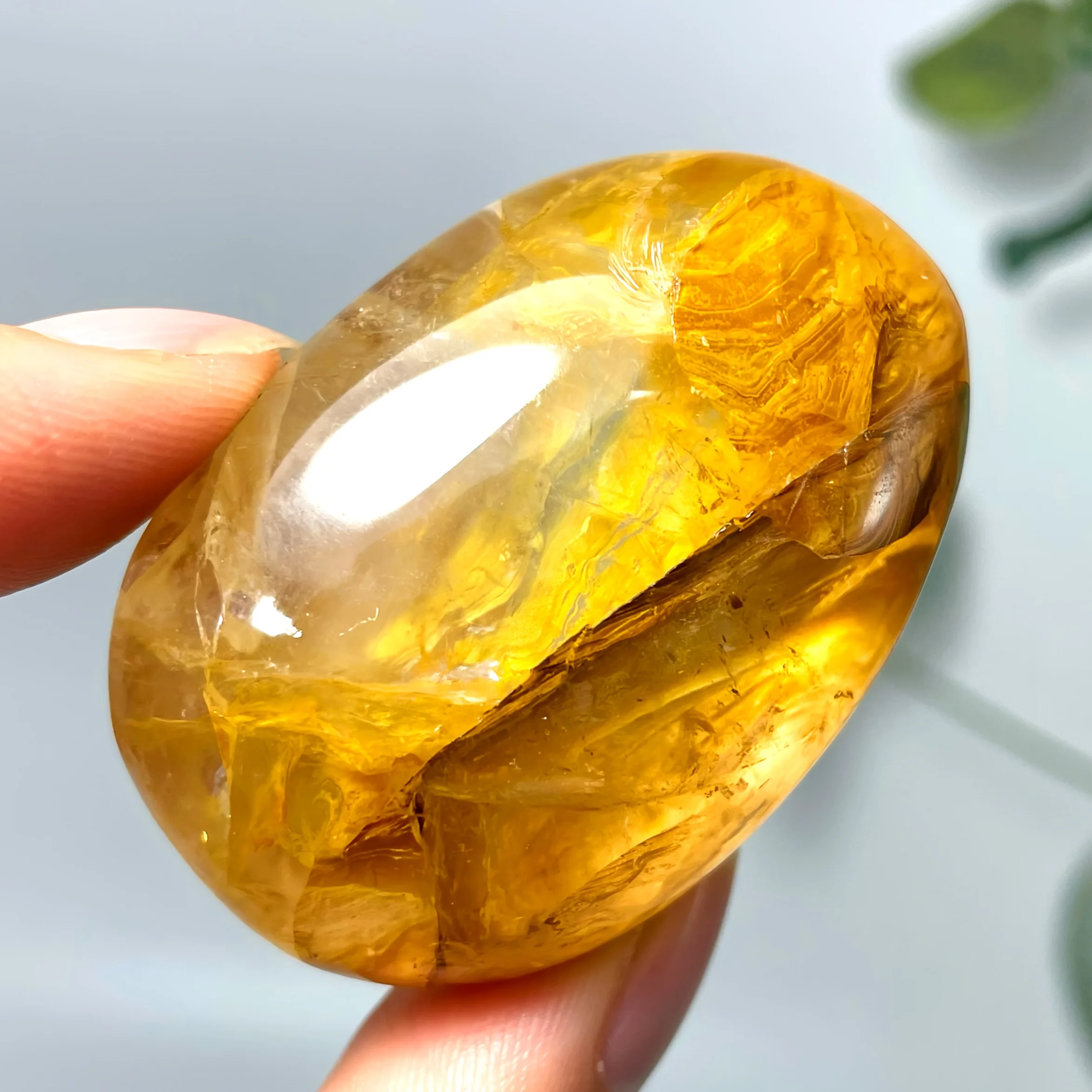 

1pc Golden Healer Palm Stone, Stone Rock Collectibles, for Home/Table Decor, for Christmas, Thanksgiving Day, Birthday