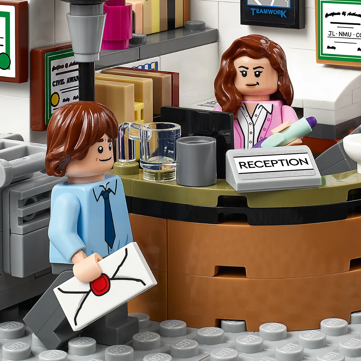 LEGO Ideas The Office American Workplace Dunder Mifflin’s Scranton 15 Minifigures of The Office’s Main Characters 21336 Toy Gift