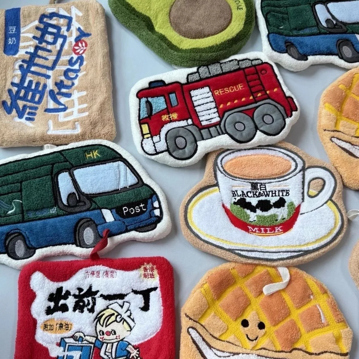 Hot Kmb Hanging Hand Towel Hong Kong Double Decker Bus Shape Soft Absorbent Embroidered Bathroom Souvenir Gift For Home Kitchen