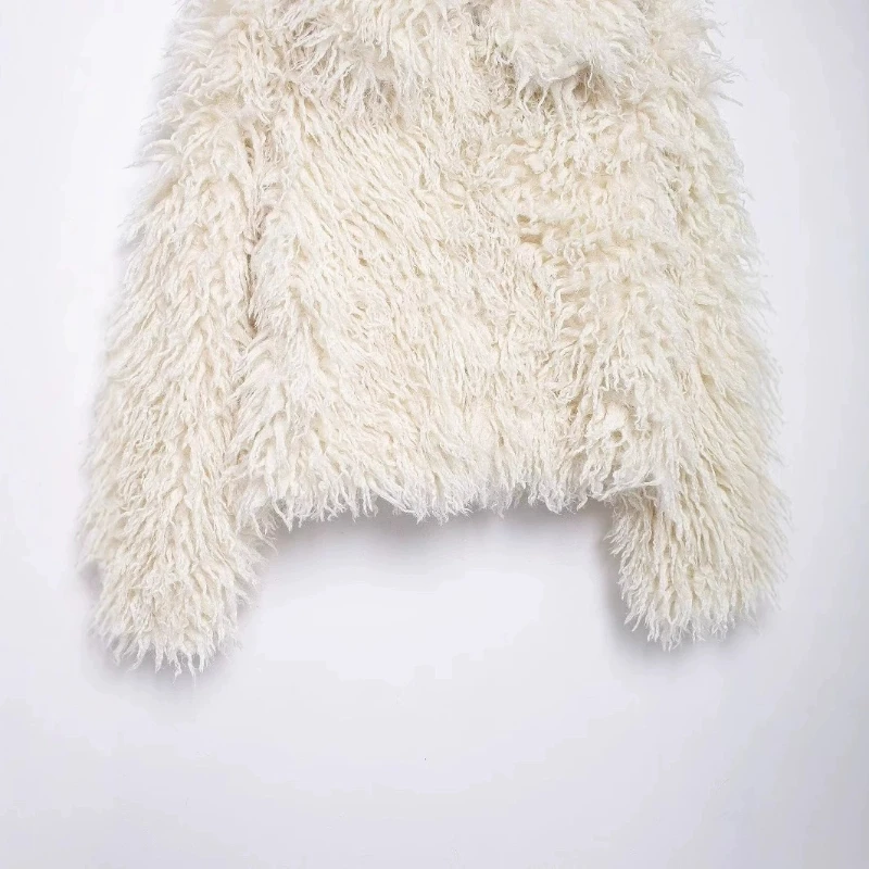 Cappotto in pelliccia sintetica bianca corto di lusso 2025 nuovo risvolto giacca pelosa soffice sciolto elegante cappotto in peluche di lana sintetica da donna inverno caldo spesso