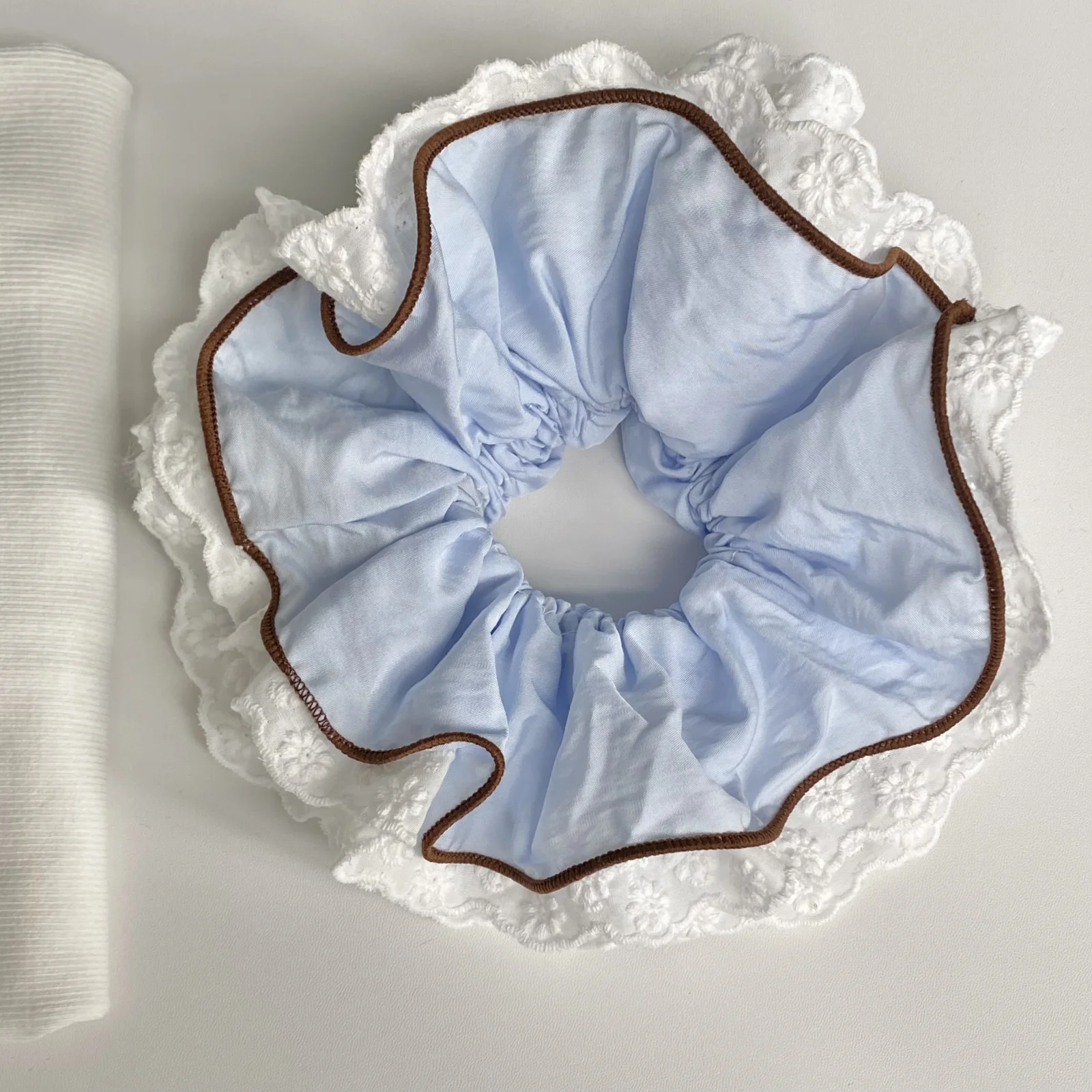 

1PC Elegant Light Blue Scrunchie With White Lace And Brown Trim: Sweet Hair Accessory For Women, Perfect For Daily