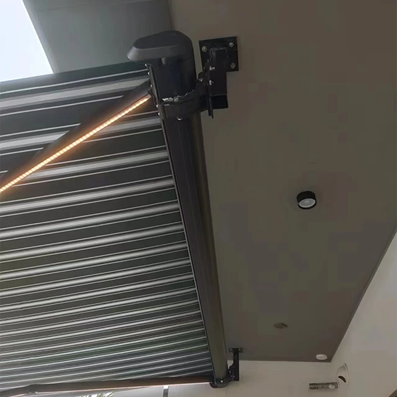 Ceiling Hanging Style Awning Electric Waterproof Sun Rain Protection Extendable Patio Full Cassette Awning Retractable