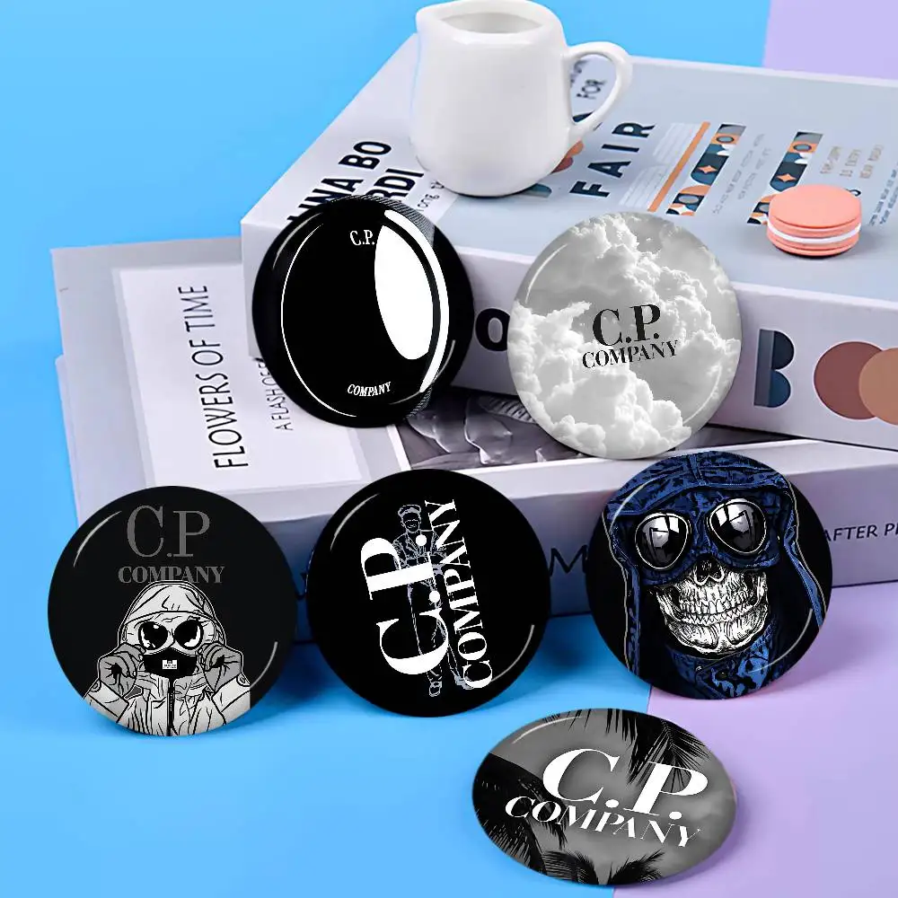 Épingles à Boutons Personnalisables C-CP C-Company 32/44/58MM – Badges Créatifs et Amusants, Bijoux Décoratifs, Cadeaux pour Amis