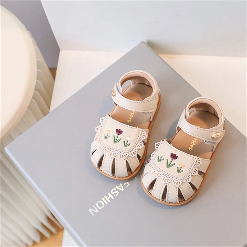 2024 New Summer Baby Shoes For Girls Cute Flower Lace Cut-outs Infant Princess Shoes Closed Toe Fashion Toddler Kids Sandals