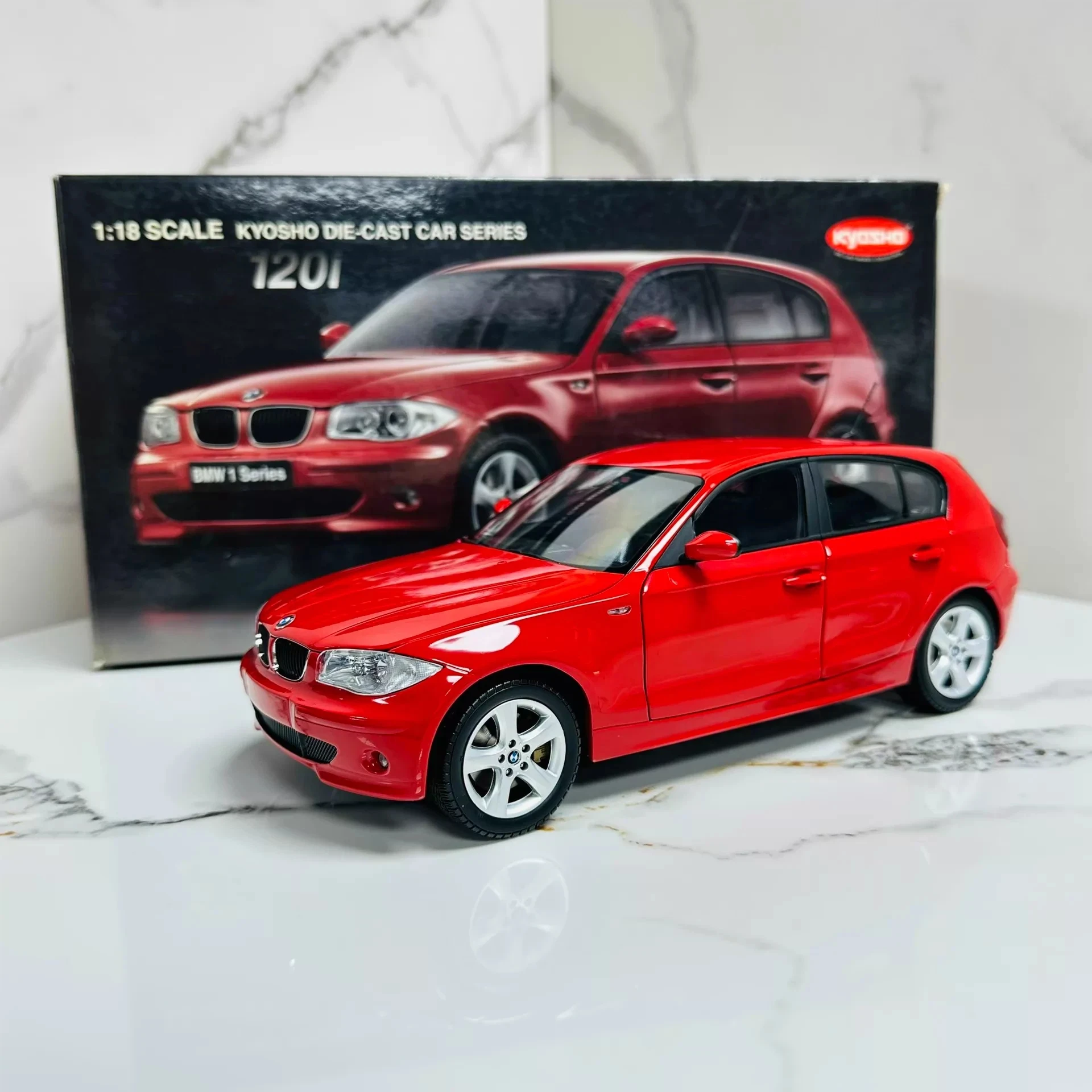 

Kyosho 1:18 120i 1Series Hatchback Red Simulation Limited Edition All Open Alloy Metal Static Car Model Toy Gift