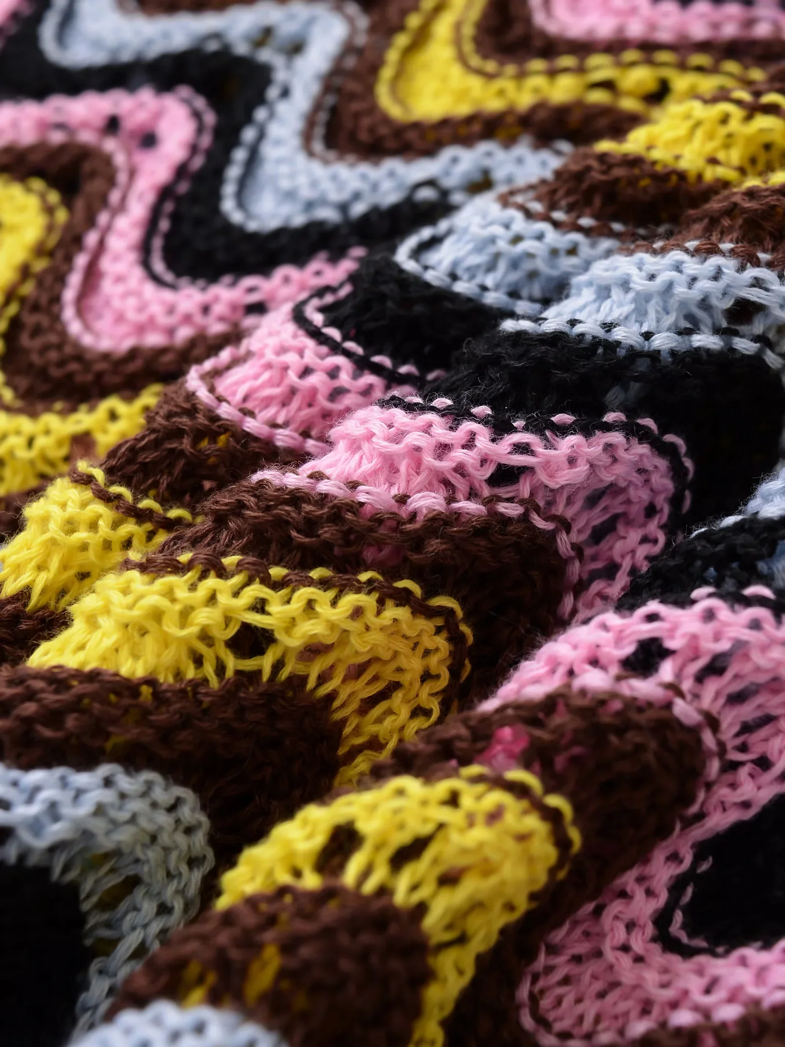 فستان كامي نسائي محبوك مثير بوهو عميق على شكل حرف v موجة طباعة فستان قصير جديد 2025 موضة الصيف الملونة فستان عطلة الشاطئ