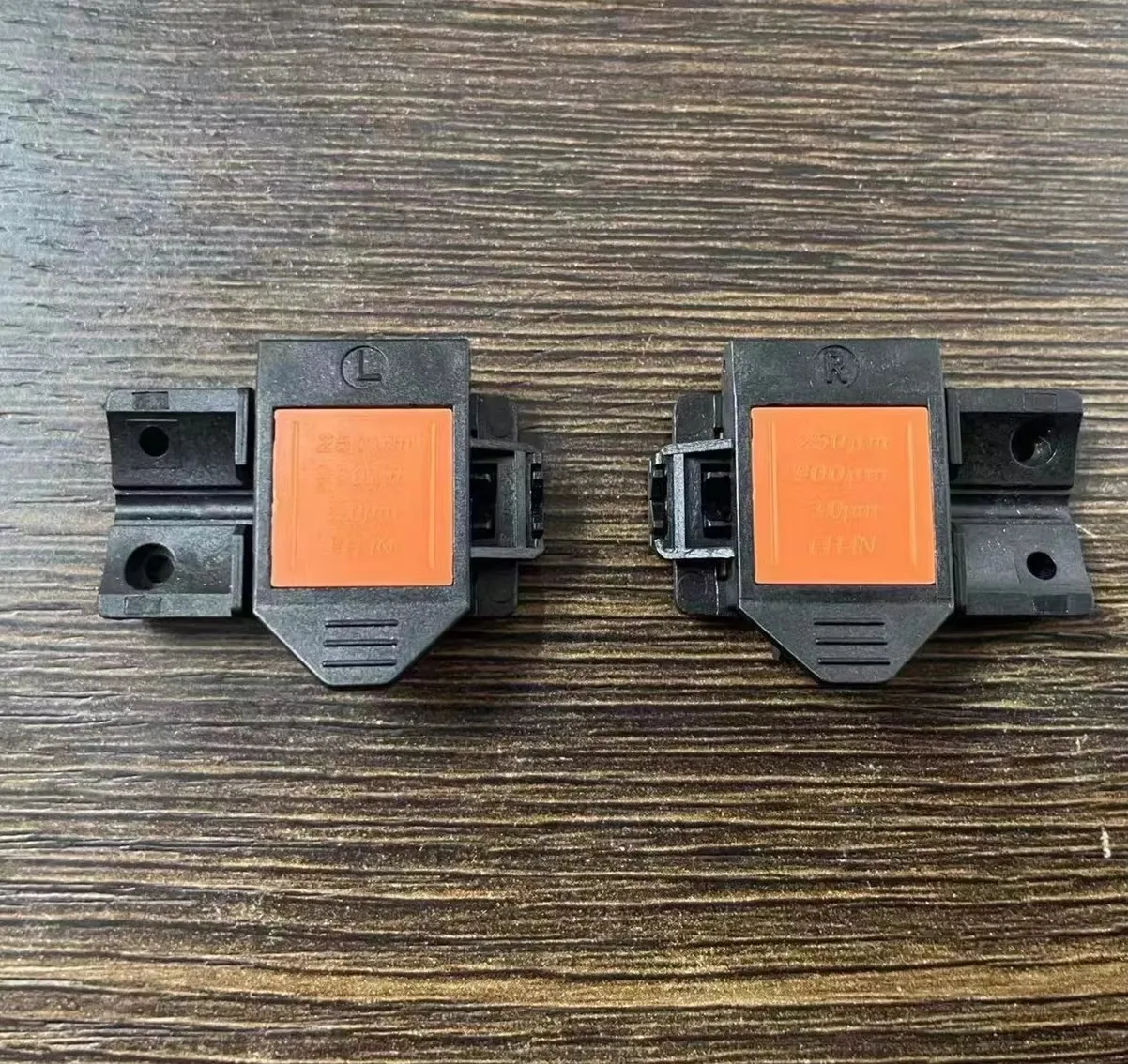 

Shineway OFS-80 OFS-90 OFS-95 fiber fusion splicer fiber holder for 250um / 900um / FTTH Optical fiber holder 1 Pair