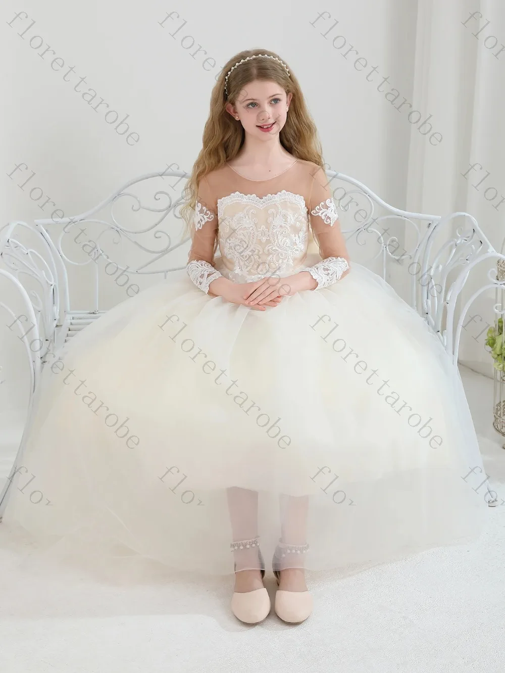 Customized Ivory Lace Tulle Flower Girl Dress Floor Length Ball Gown Illusion Neck Long Sleeve Applique Wedding Kids Party Gown