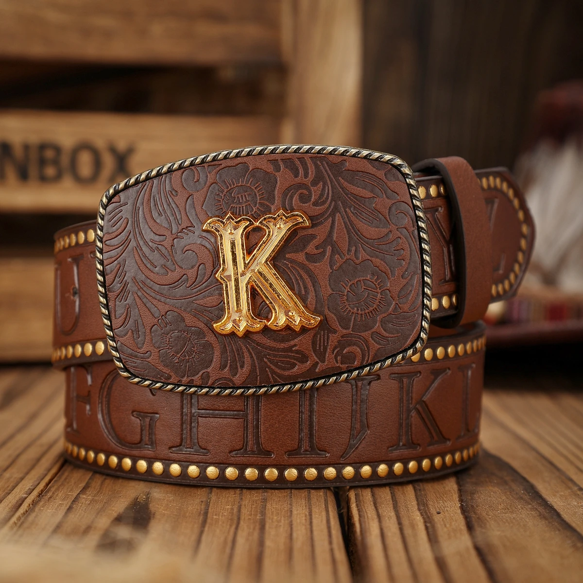 Ein PU-Gürtel im Western-Stil mit Schnallen, sowohl für Männer als auch für Frauen, lässig und im Retro-Stil, perfekt für den täglichen Ausflüge – Detail 8