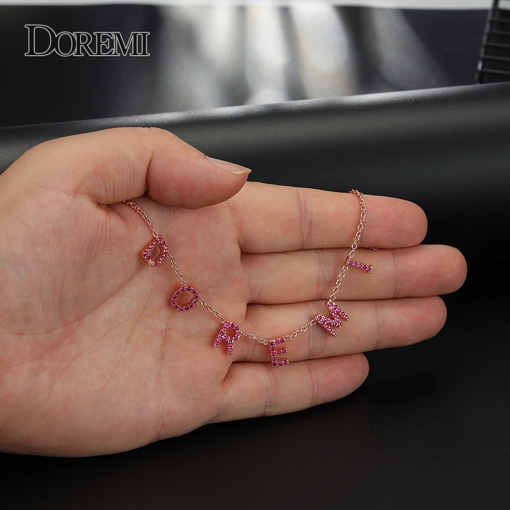 

Ожерелье Lateefah — изготовленный на заказ ювелирный подарок для женщин, с цепочкой и буквенным ожерельем и персонализированным кристаллом CZ диаметром 9 мм.