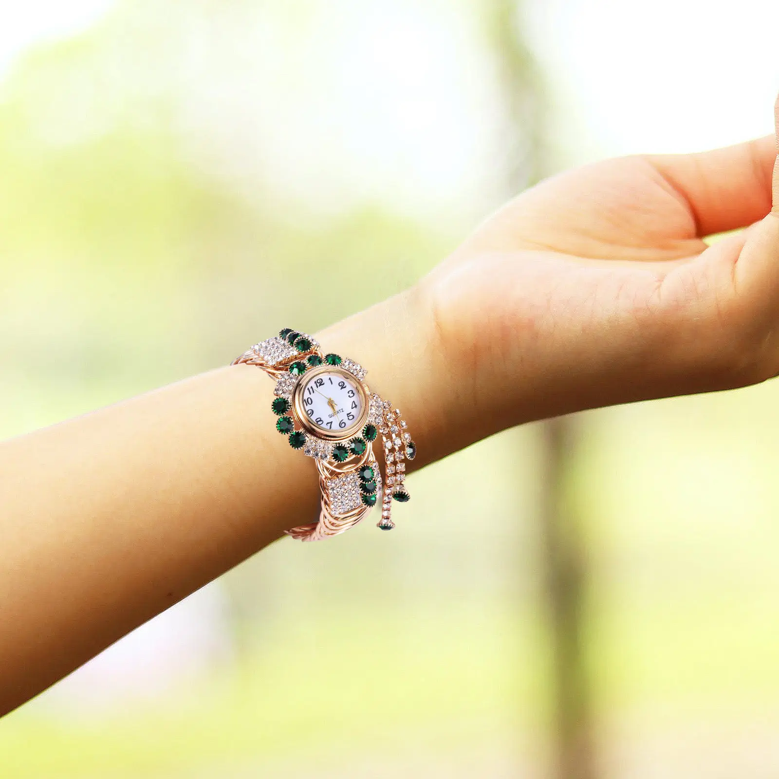 

1 шт. Модные женские кварцевые часы-браслет, креативные блестящие часы для женщин, повседневные наручные часы из сплава, стильный подарок, который понравится ей