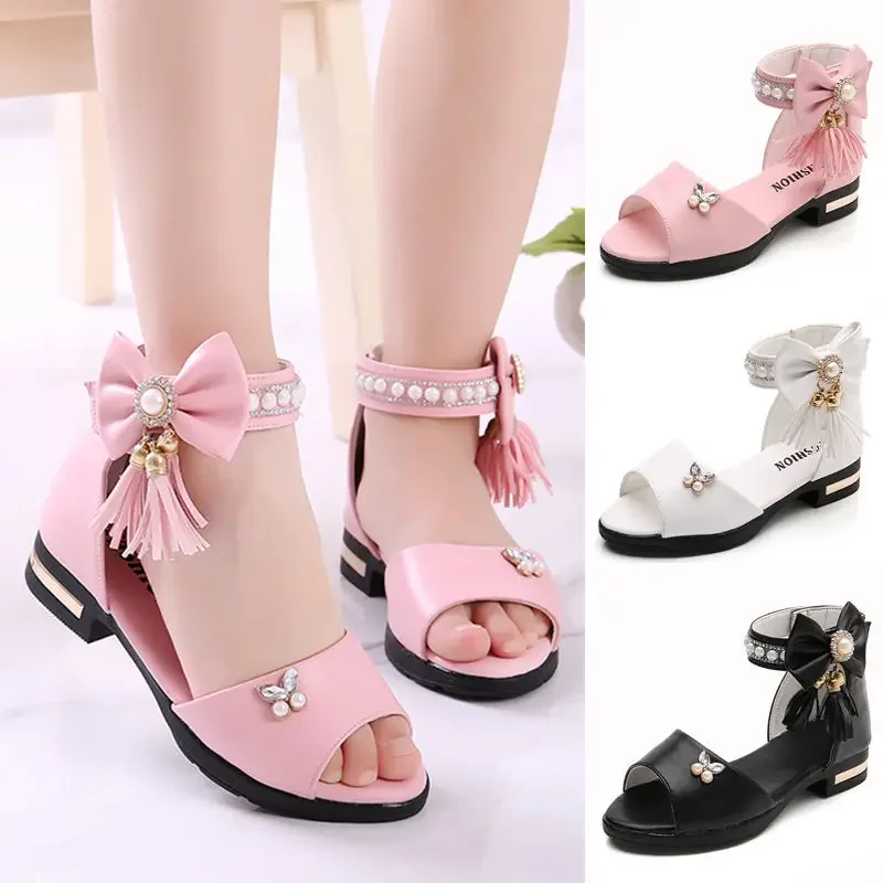 Sandali per bambini 2024 estate nuove scarpe moda principessa dolce suola morbida per ragazze scarpe romane in stile coreano temperamento elegante