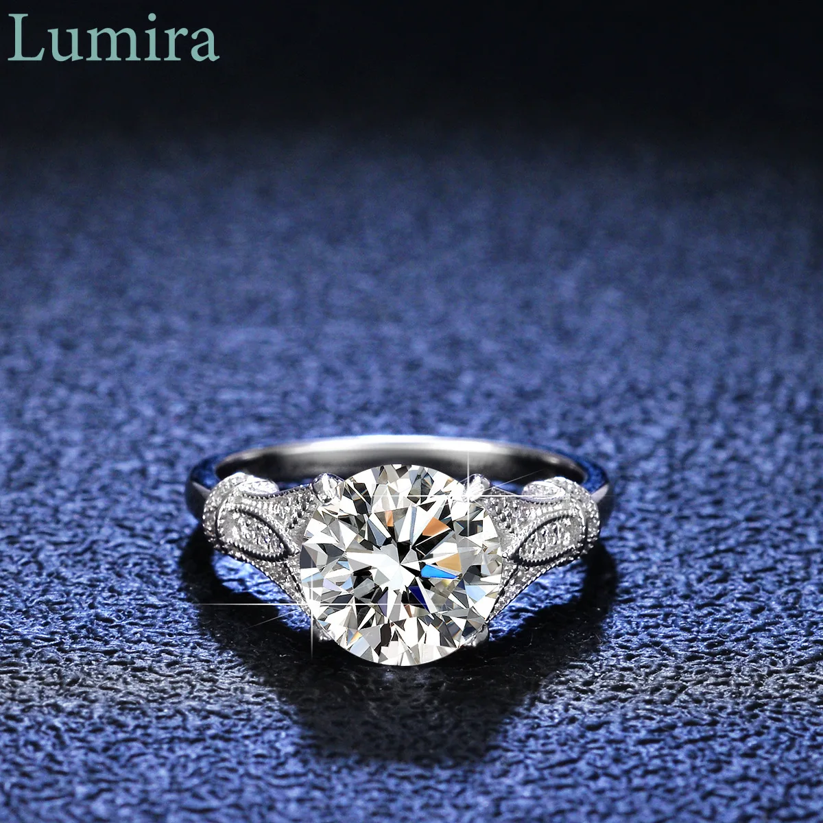 

Lumira Classic Four-Prong 3 Carat Moissanite Ring for Women Pigeon Egg Diamond Platinum PT950 Wedding Band Timeless Jewelry