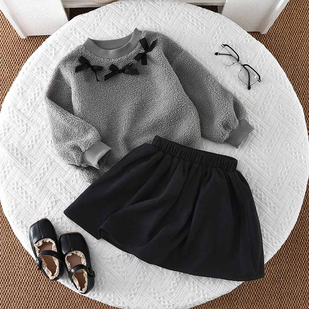Otoño e Invierno nuevo traje Casual cálido y a la moda para niñas jersey de manga larga con lazo + Falda corta conjunto de dos piezas versión coreana