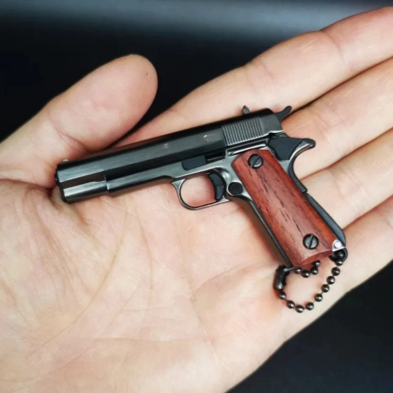 1:3 Scale Alloy Colt 1911 Pistol Mini Gun Metal Keychain 1911 Pistol Keychain Fidget Toy PUBG Gun Gift Pubg Decoration Toys
