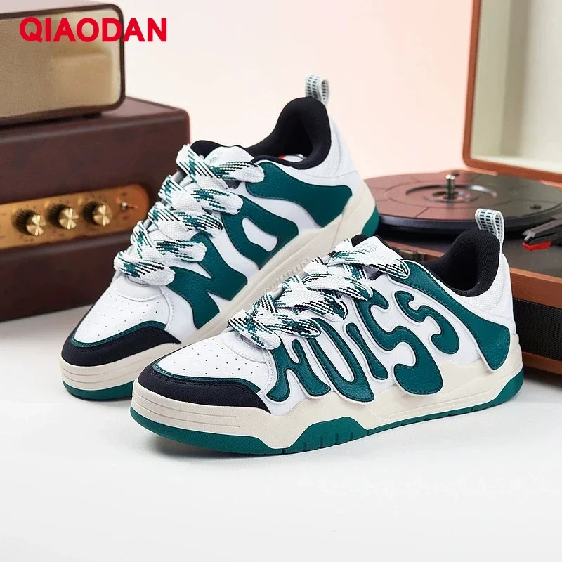 QIAODAN Sneakers Men 2023 New Vintage Light Weight Classics Leather Balanced Breathable Anti-Slippery Male Shoes XM35230562F