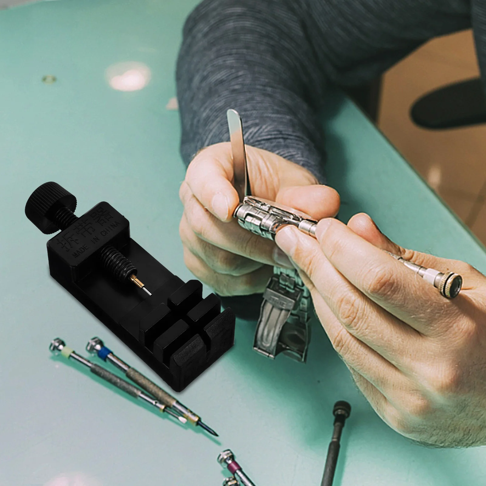 1Pcs Watch Link Removal Tool Durable Sturdy Solid Easy to Use Adjustable for Different Band Thicknesses Repair Tool