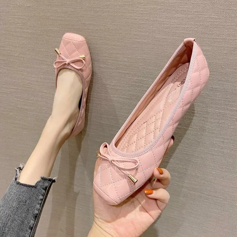 2023 Shallow-mouthed Apricot Square-toe Women Work Shoes Comfortable for Work Soft-soled Soft-skinned Commuter Shoes for Women