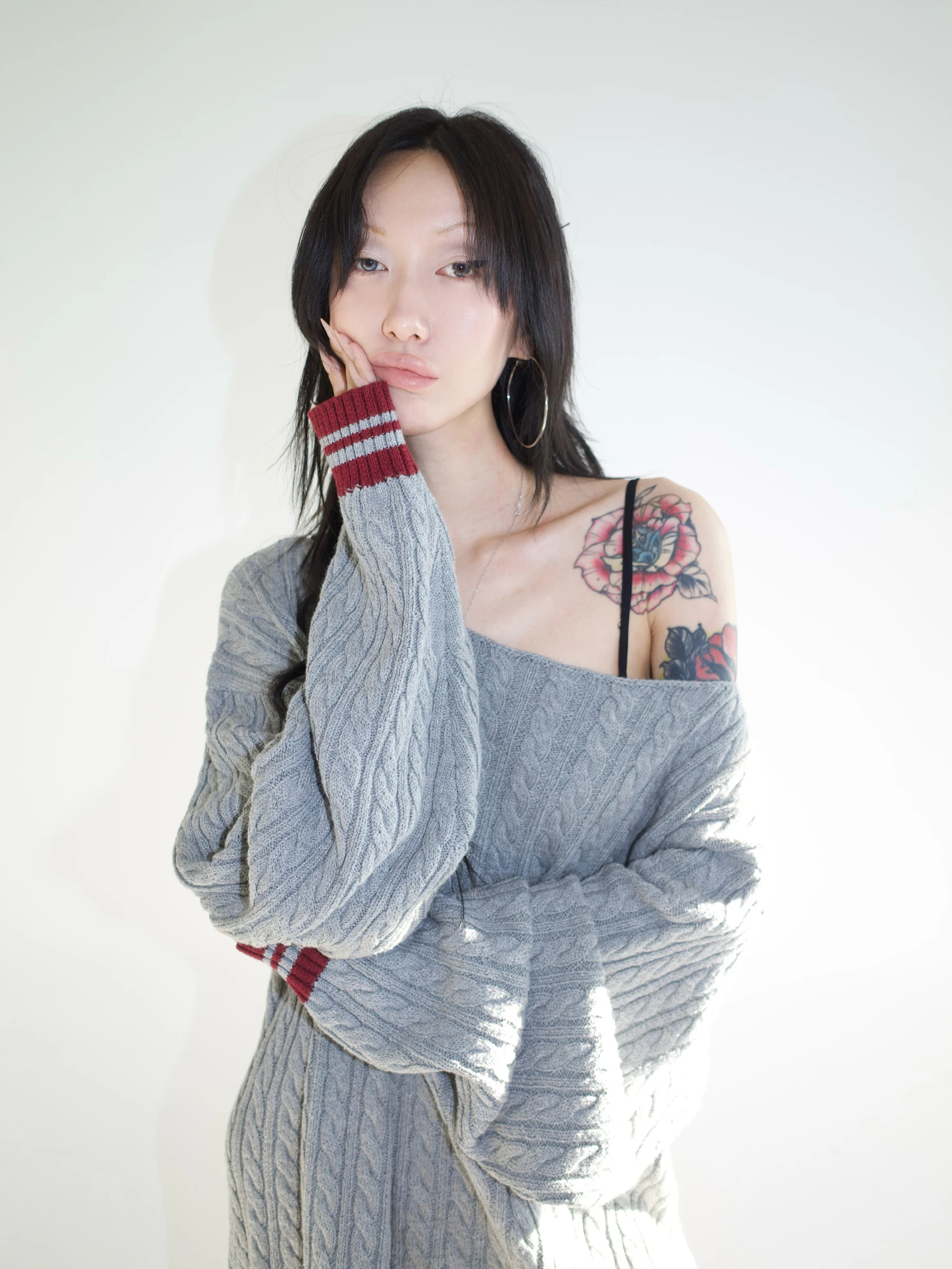 

Вязаный свитер FourFor Magic College с открытыми плечами, уличный стиль, свободный крой, тонкий, из чистого хлопка, для электронной коммерции