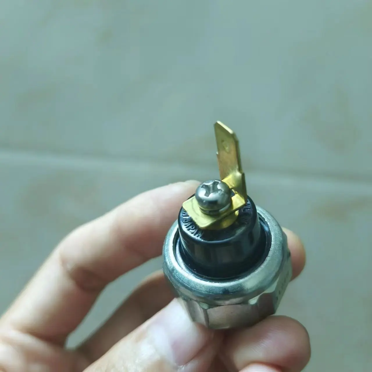 مفتاح ضغط زيت المحرك لميتسوبيشي الكسوف ديامانتي لانسر EVO 8 MD138993 أصلي