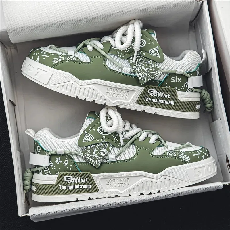 أحذية رجالية عصرية مقاومة للاهتراء أحذية رياضية كاجوال للشباب مع نعل سميك للطلاب على الطراز الكوري أحذية بيضاء ذات وجه شبكي منخفض