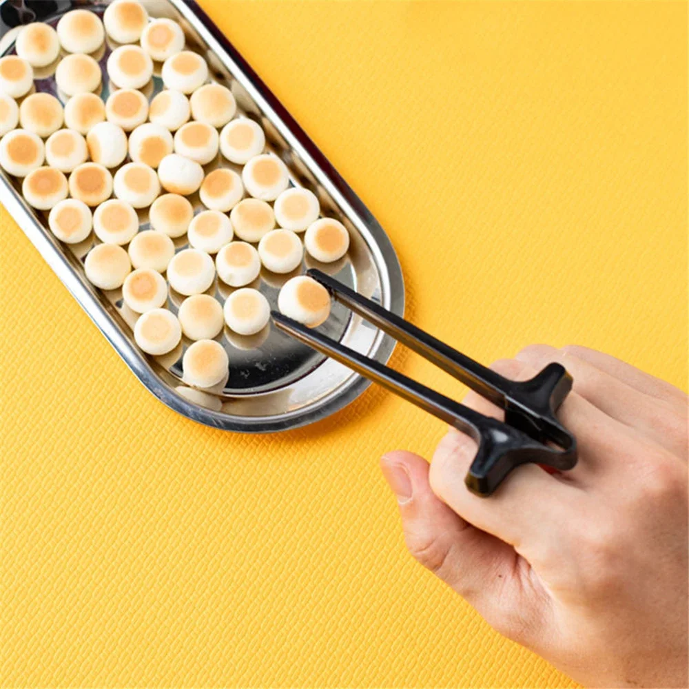 

1PC New Plastic Creative Finger Chopsticks Anti-dirty Play Games Phone Clip Snacks Creative Lazy Assistant Games Accessories
