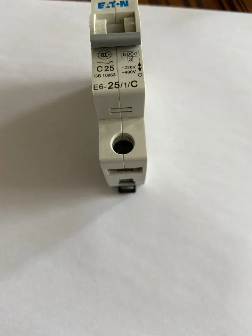 

4PCS New Original Eaton Microfer air switch E6-25/1/C 1P25A
