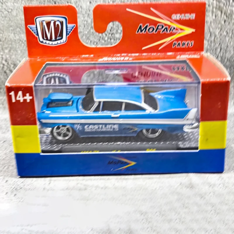 نموذج سيارة من سبيكة الهواء M2 1/64 Plymouth Fury/bel مجموعة ثابتة ألعاب هدايا العيد المزخرفة