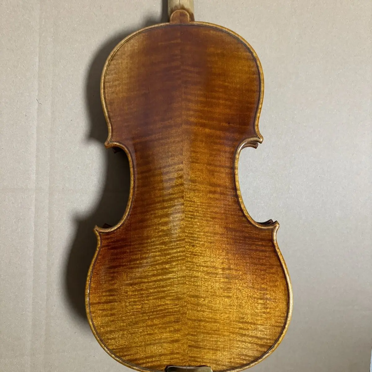 

Handmade violin playing, solid wood, natural tiger pattern, handmade oil paint, good sound quality, carefully selected