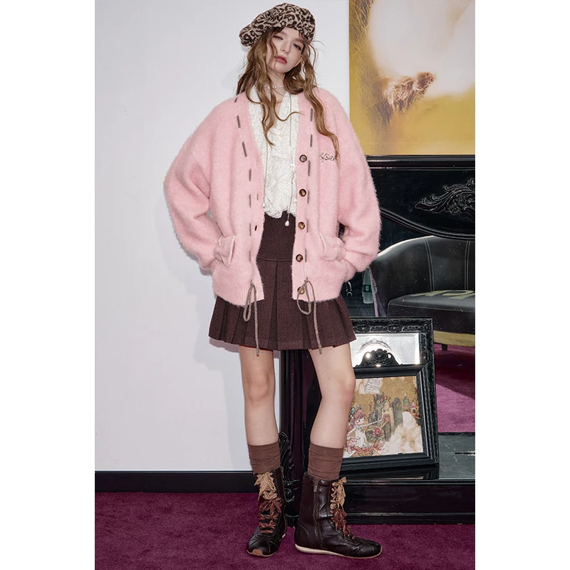 ELFSACK 2025 Primavera Nuovi Arrivi Peluche cuciture cardigan lavorato a maglia bianco maglione monopetto a cuore cavo da donna